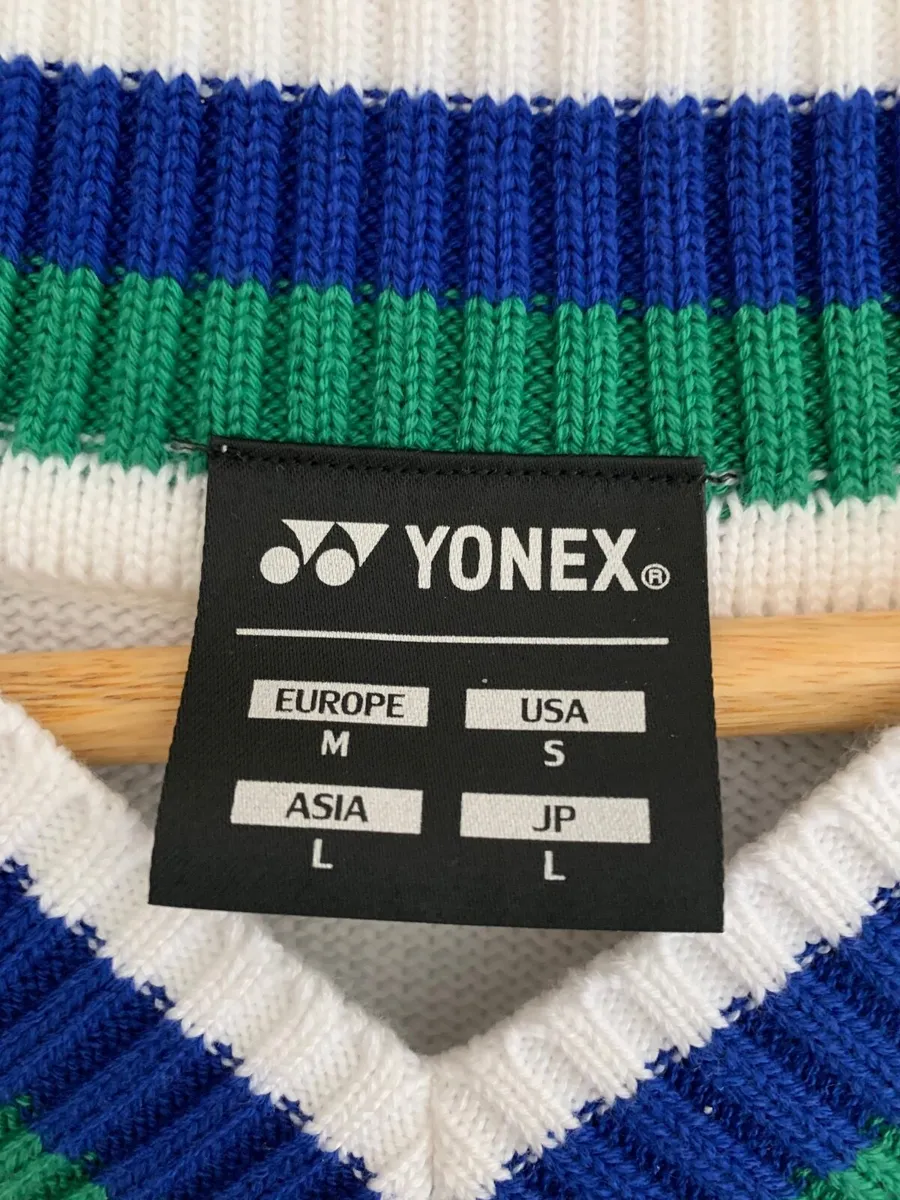 Yones Sweater Size M - Image 2