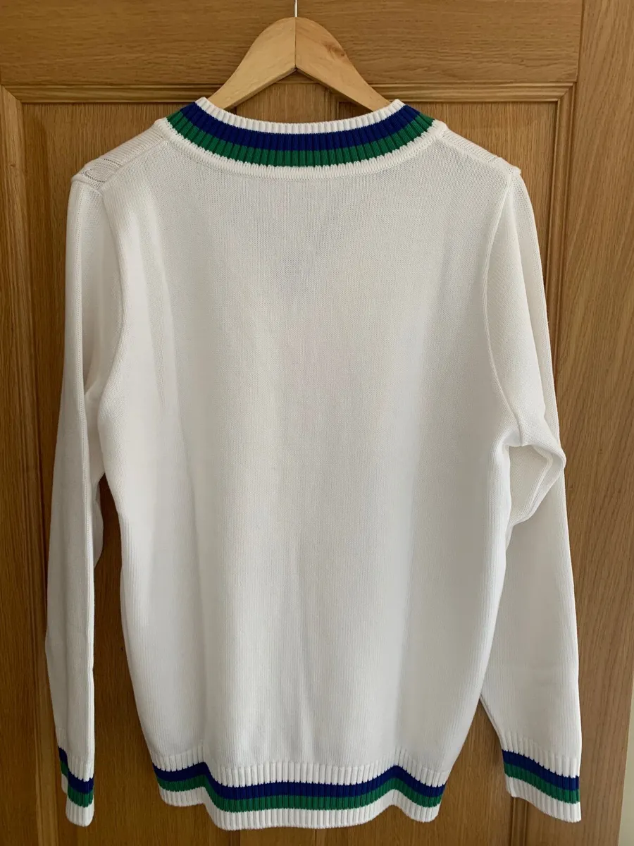 Yones Sweater Size M - Image 3