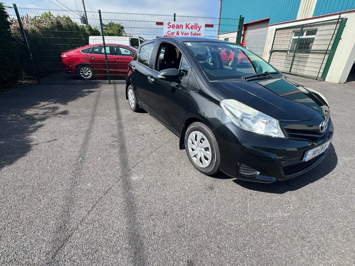 2014 Toyota Yaris - Image 2