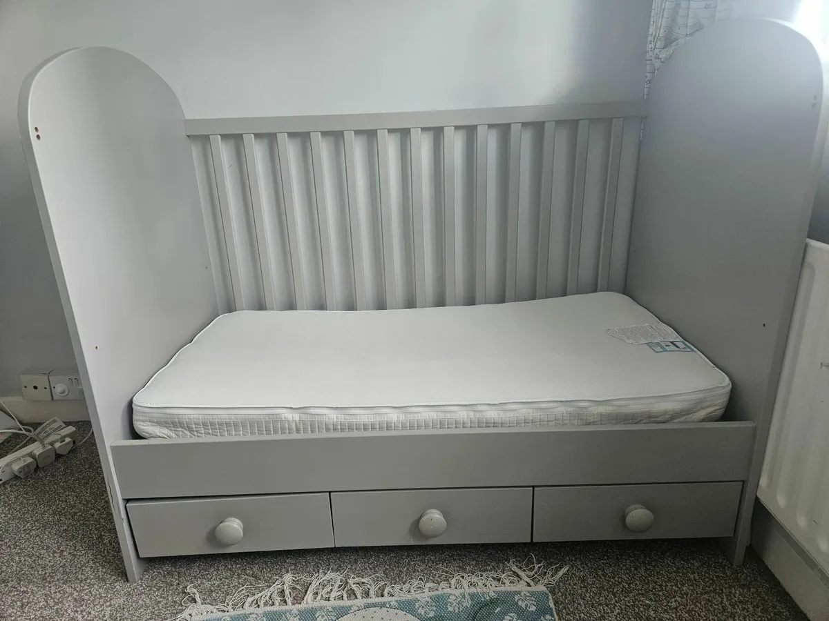 Grey Cotbed - Image 1