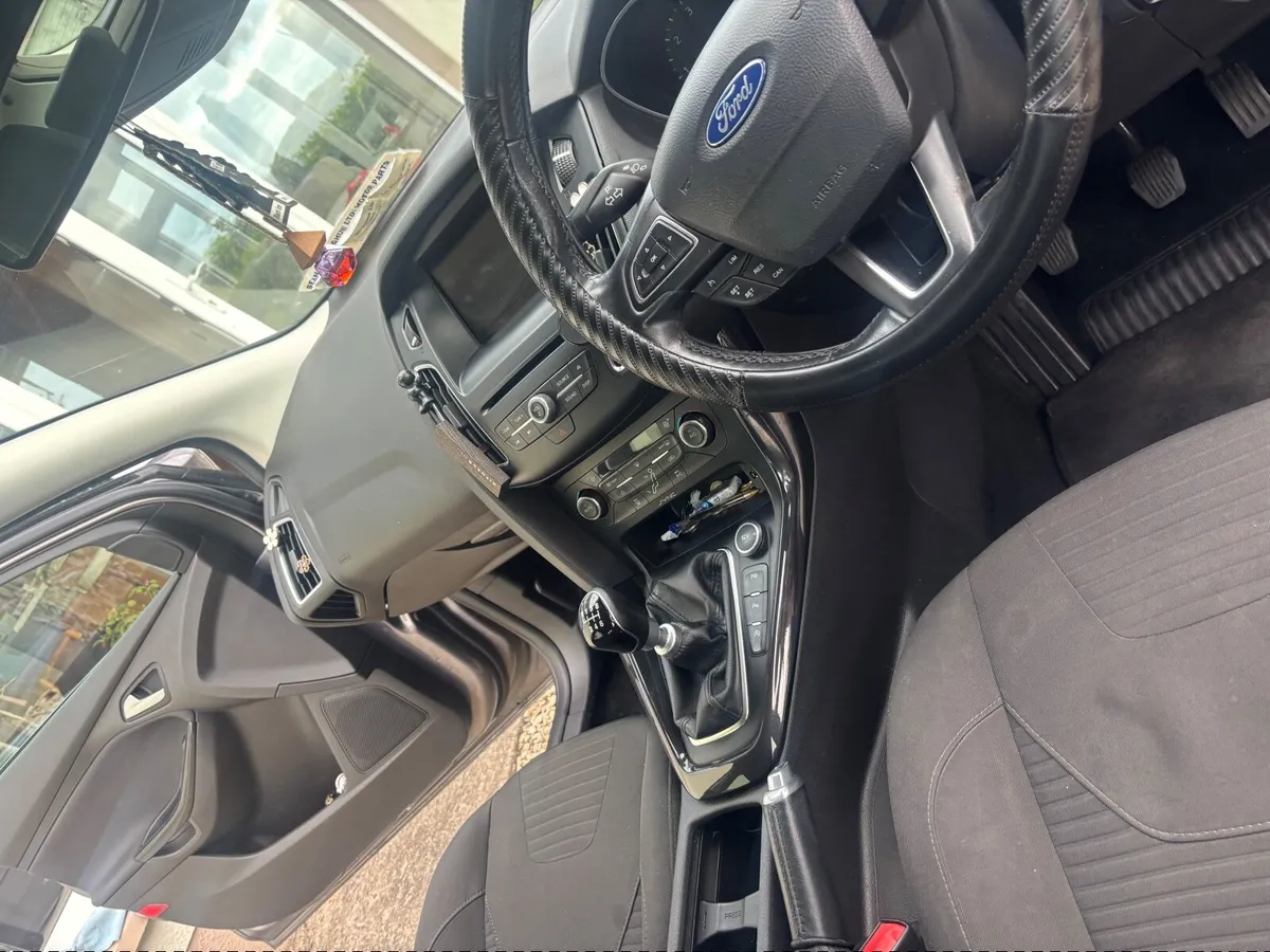 Ford Focus 2015 - Image 2
