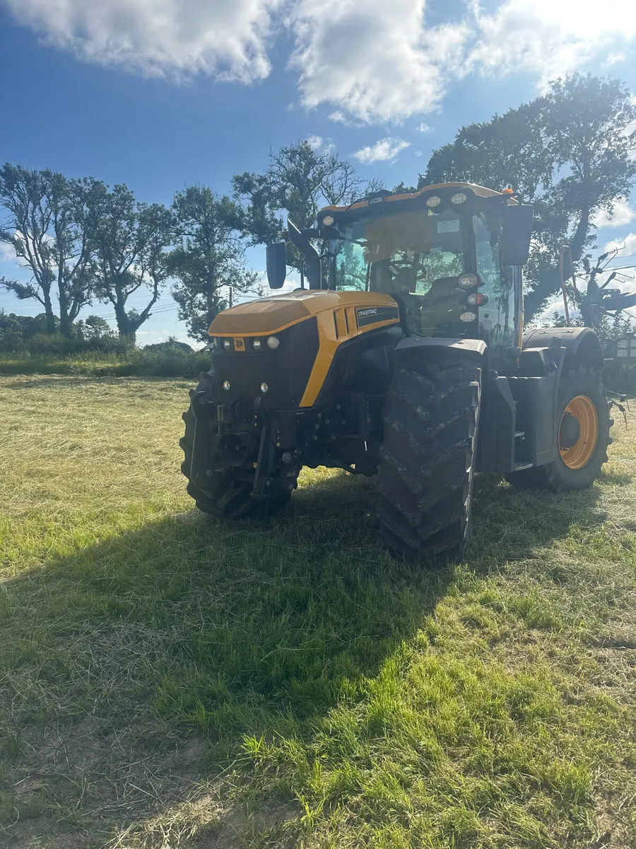 JCB Fastrac 4220 - Image 2