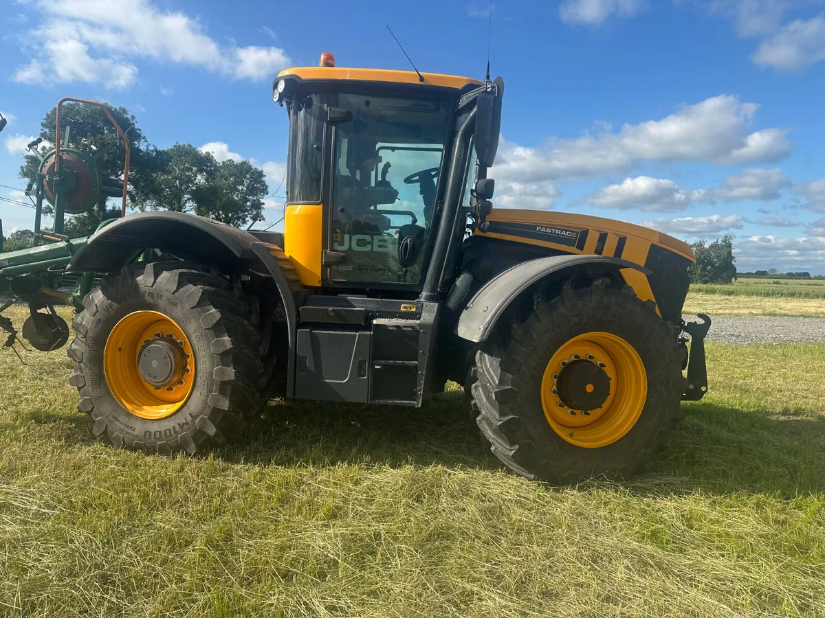 JCB Fastrac 4220 - Image 3