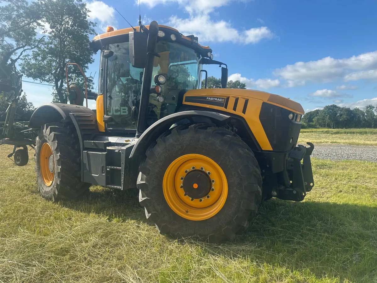 JCB Fastrac 4220 - Image 1