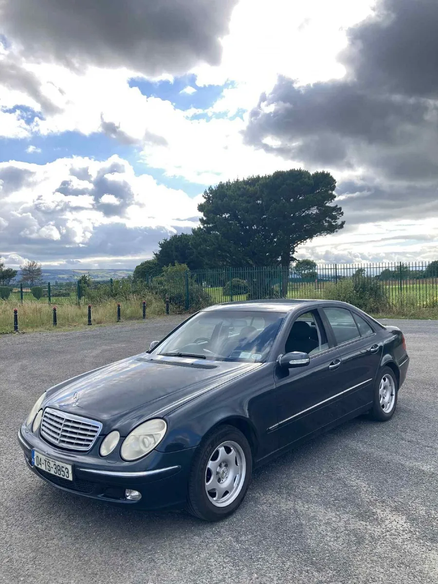 Mercedes-Benz E-Class 2004 - Image 3