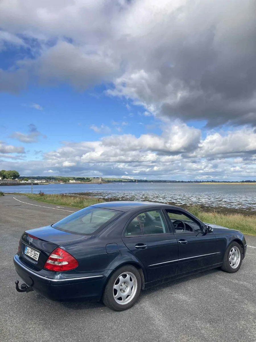 Mercedes-Benz E-Class 2004 - Image 4