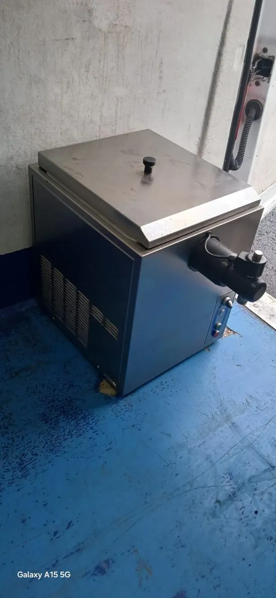 Fresh cream machine - Image 1