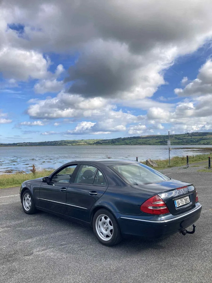 Mercedes-Benz E-Class 2004 - Image 2