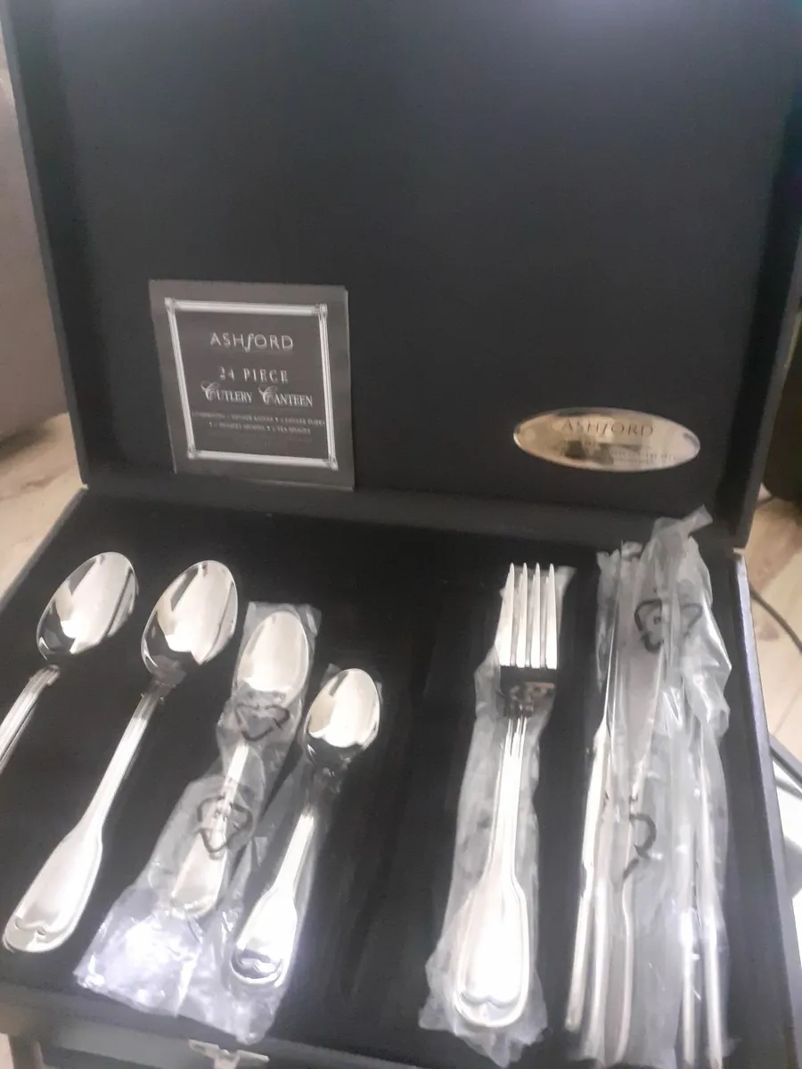 24 piece Cutlery Canteen Ashford. - Image 1