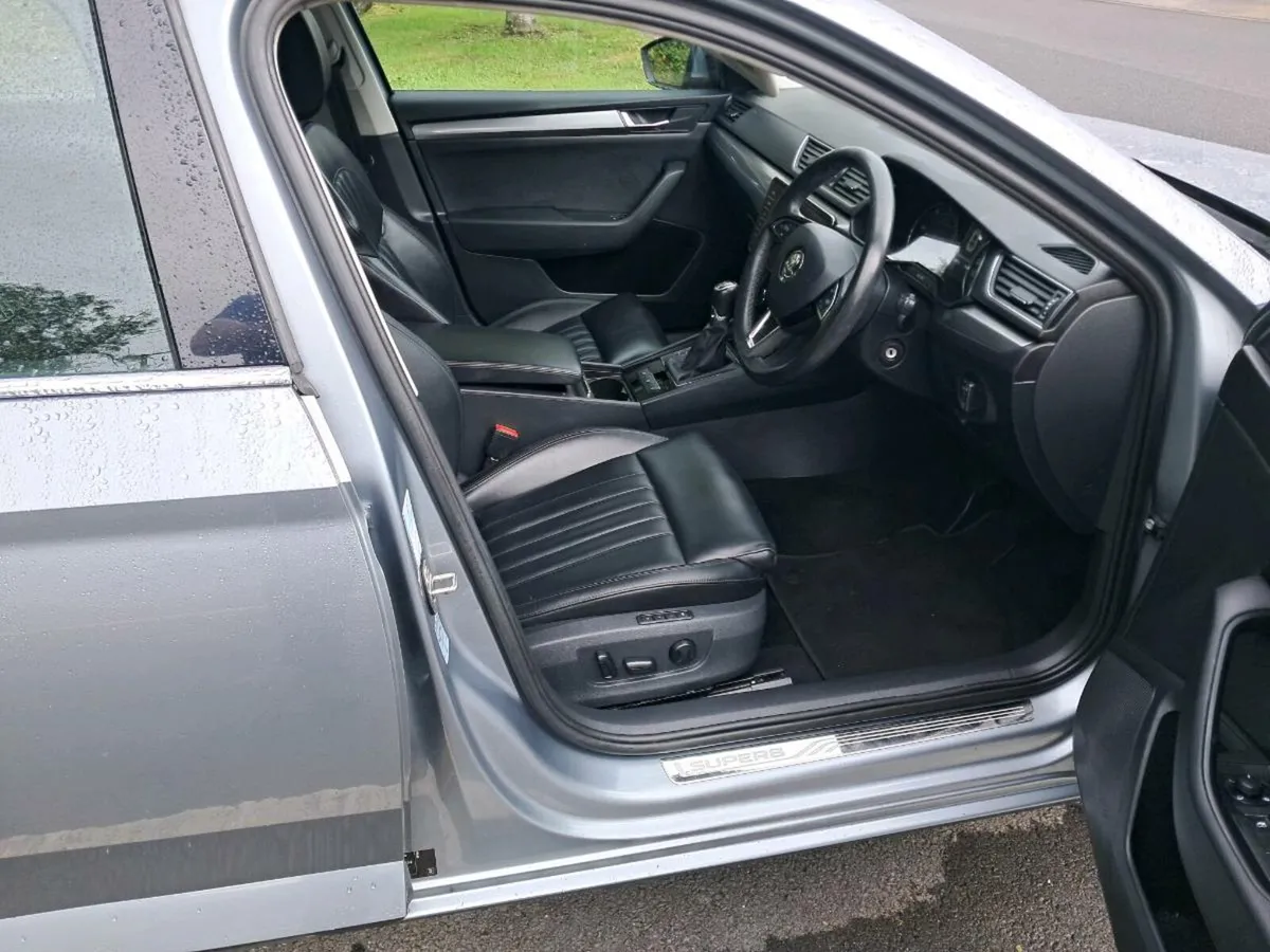 Skoda Superb 2.0 TDI Ambition for sale - Image 4