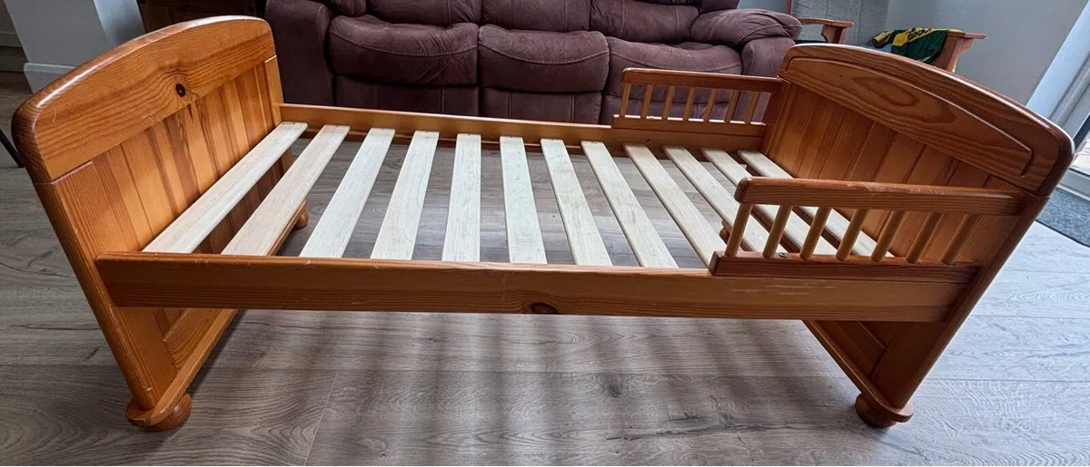 Junior bed - Image 2