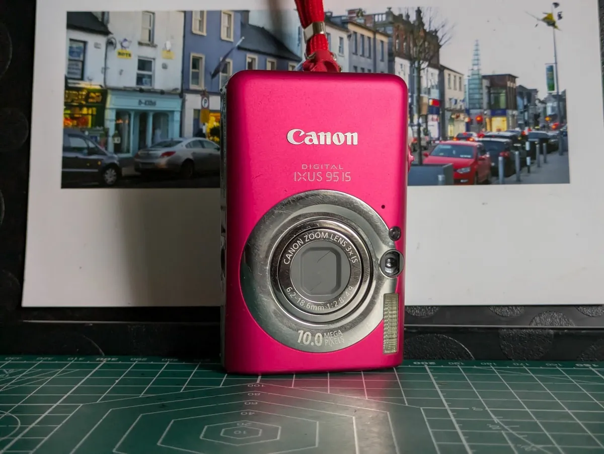 Canon ixus 95 is -10MP CCD🌈 ultra compact camera - Image 1