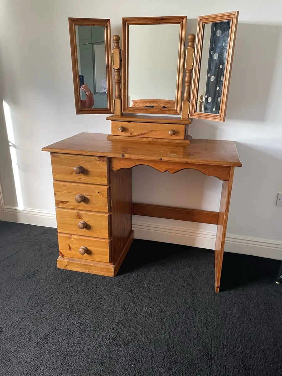 Dressing table and mirror - Image 2