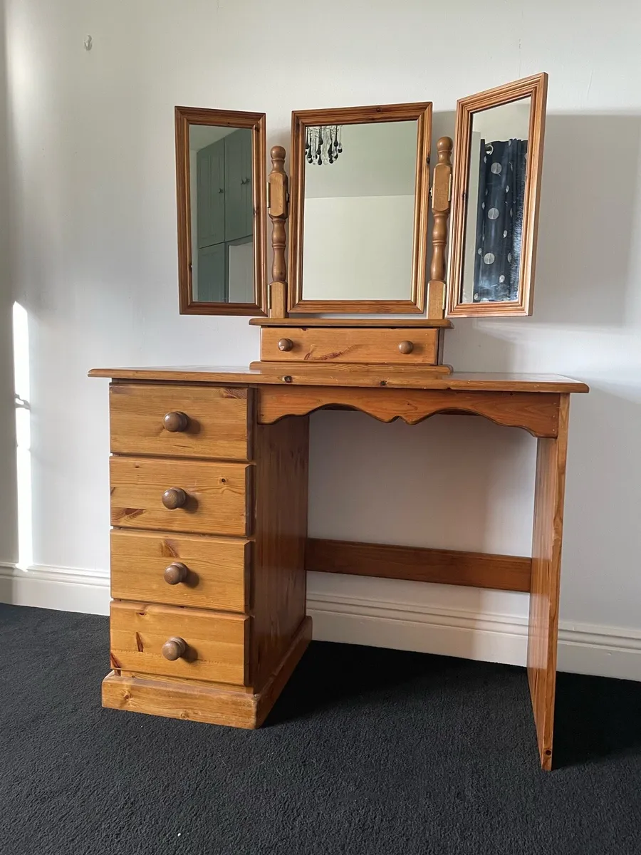 Dressing table and mirror - Image 3