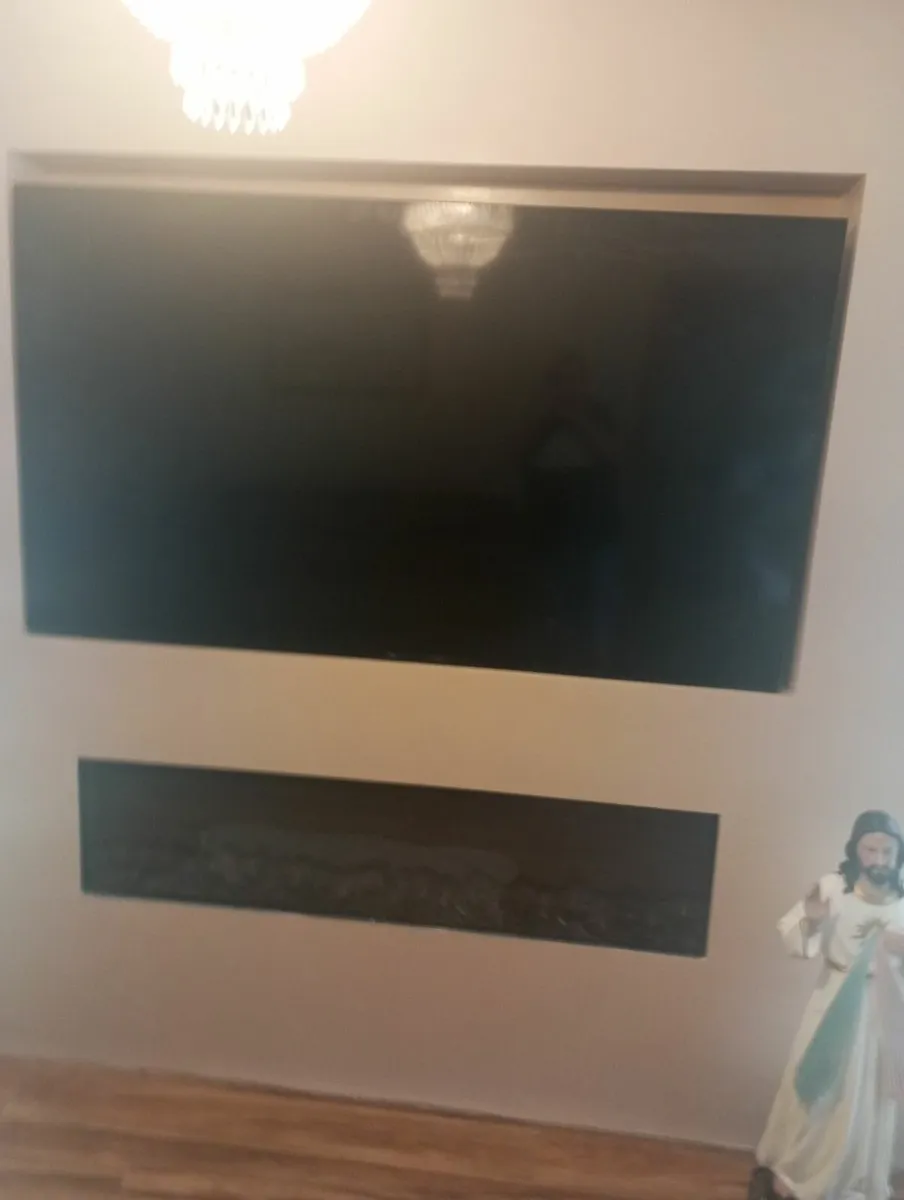 Smart 75in TV 8 weeks old screen damage - Image 1