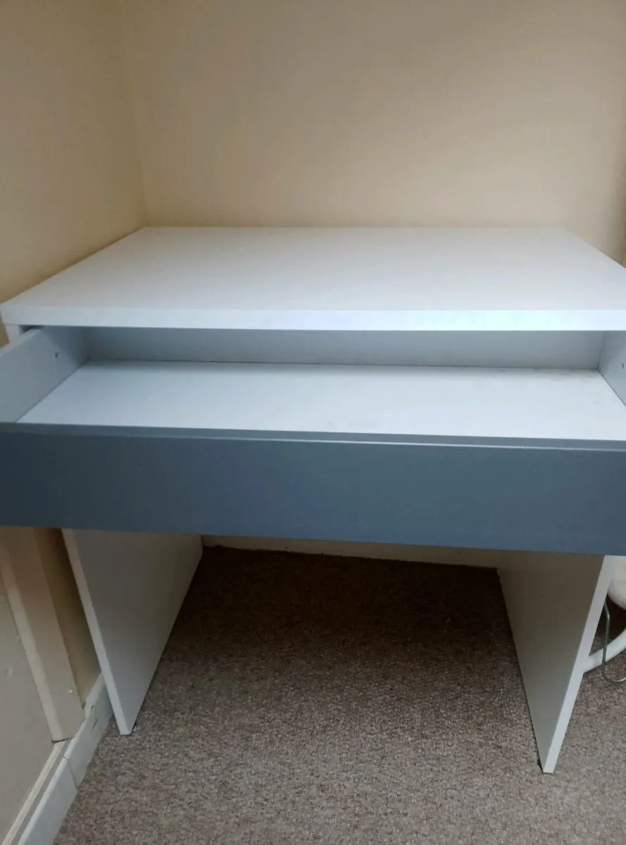 Desk - Image 2