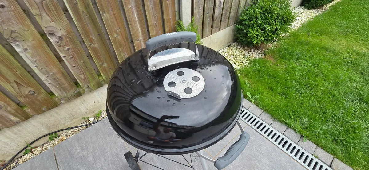Weber Kettle Charcoal BBQ – €50 (Great Condition) - Image 3