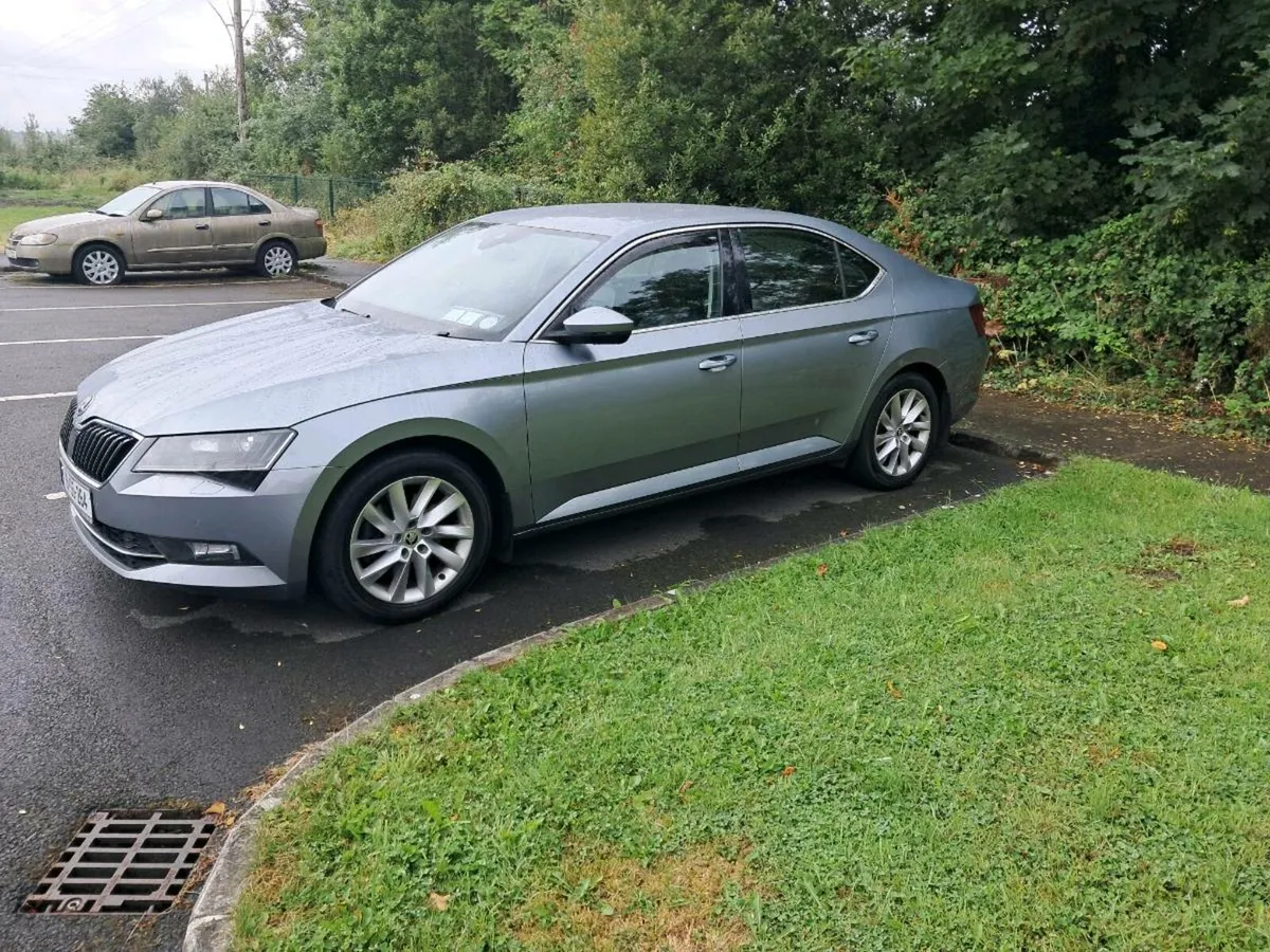 Skoda Superb 2.0 TDI Ambition for sale - Image 2
