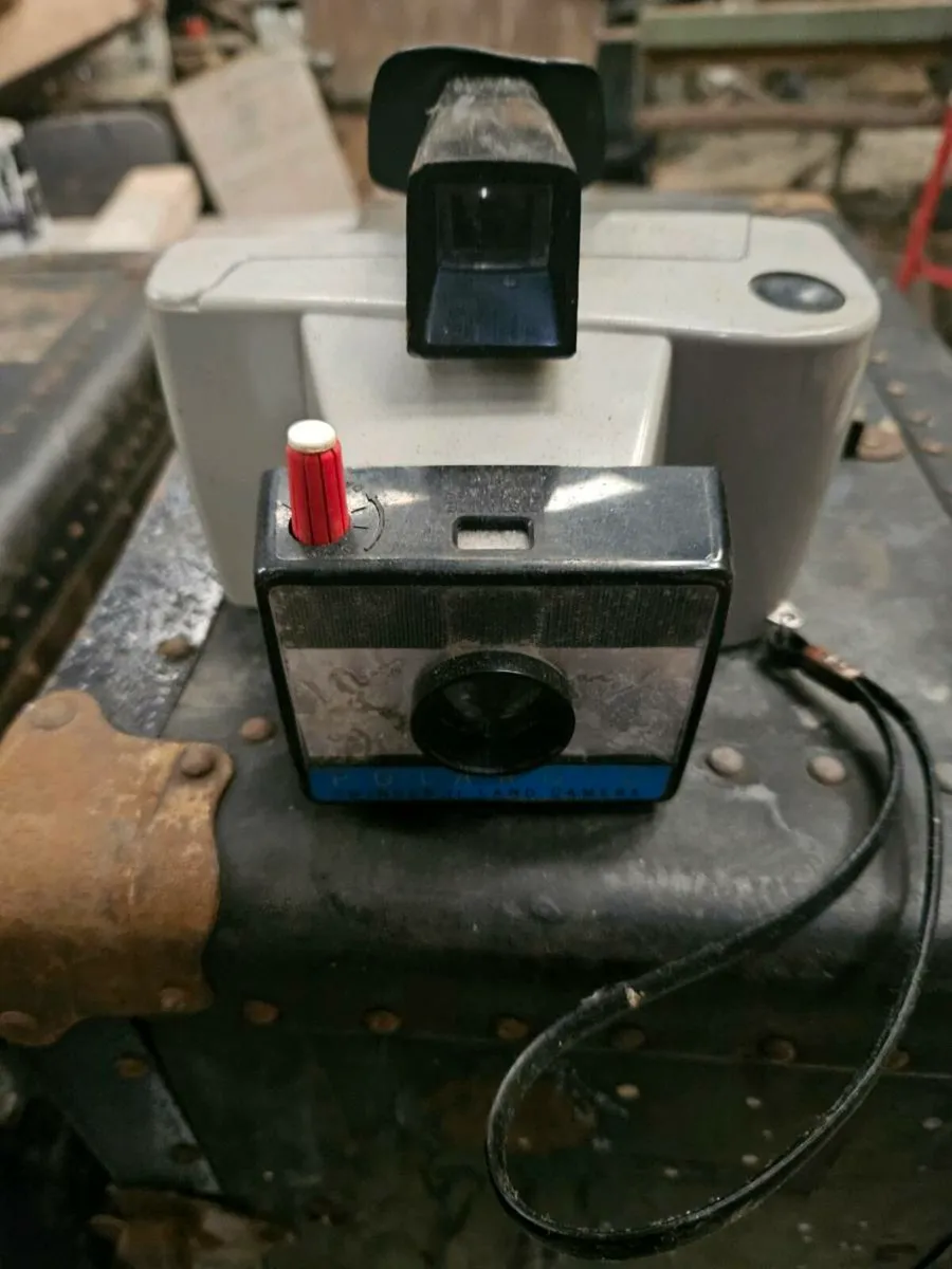 Vintage Retro Polaroid Camera - Image 1