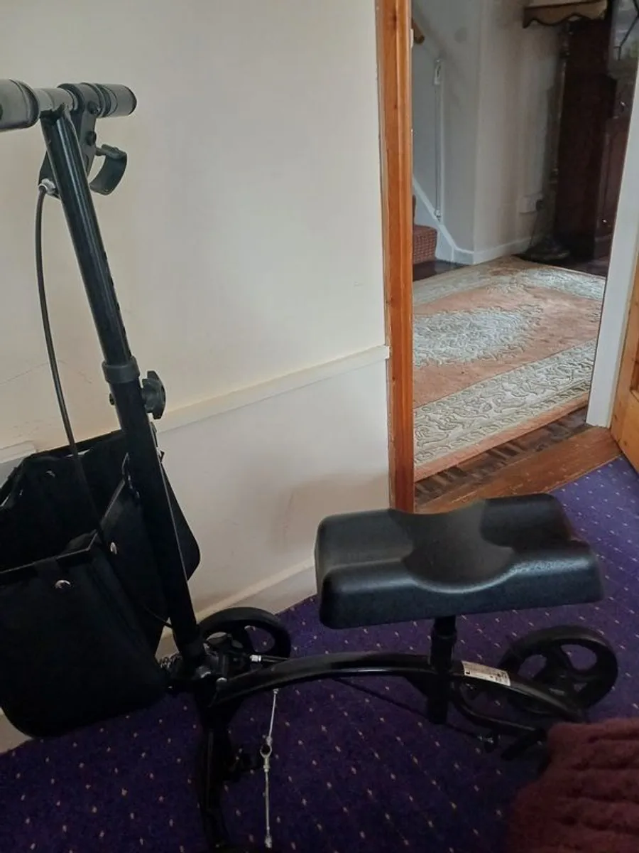 knee scooter - Image 3