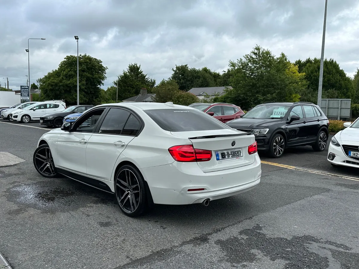 BMW 3-Series 2018 - Image 4
