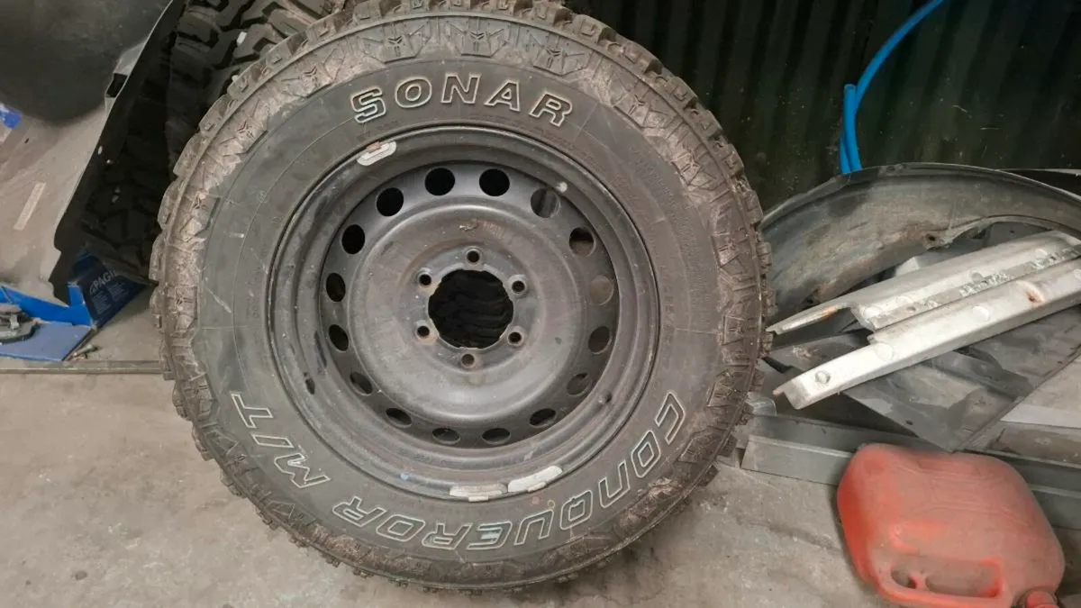 Hilux landcruiser mud terrain tyres wheels - Image 1