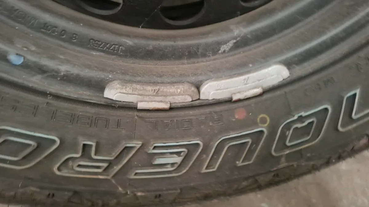 Hilux landcruiser mud terrain tyres wheels - Image 2