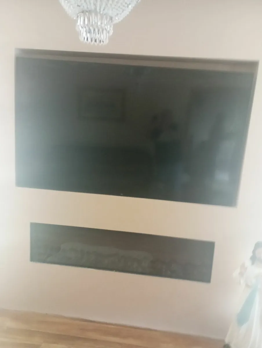 Smart 75in TV 8 weeks old screen damage - Image 2