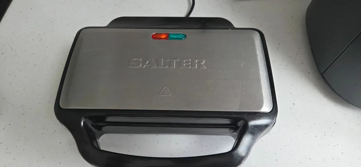 Salter Waffle Maker – €15 (Great Condition) - Image 1