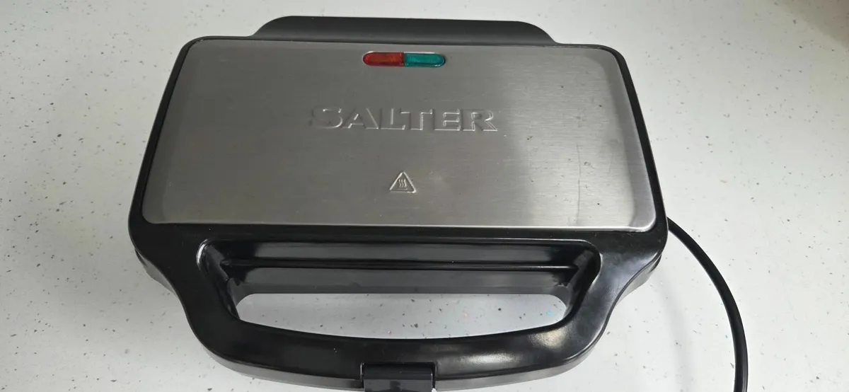 Salter Waffle Maker – €15 (Great Condition) - Image 2
