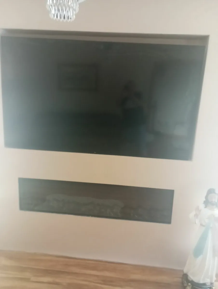 Smart 75in TV 8 weeks old screen damage - Image 4