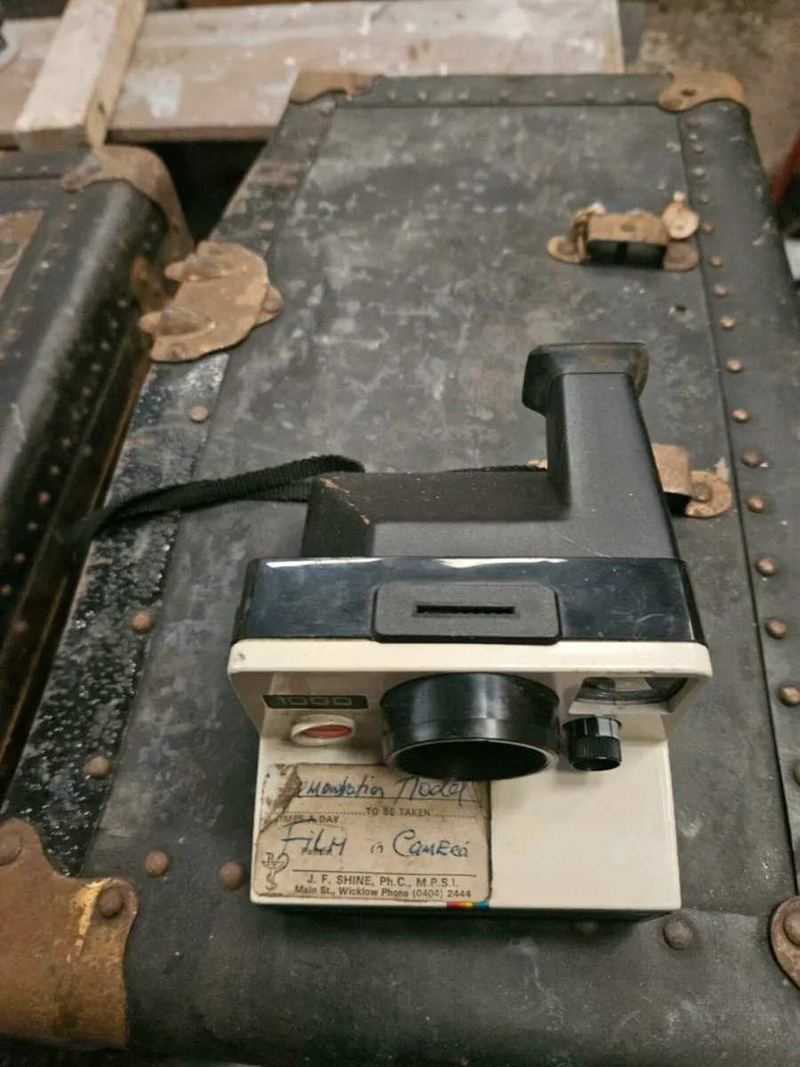 Vintage Retro Polaroid Camera - Image 3