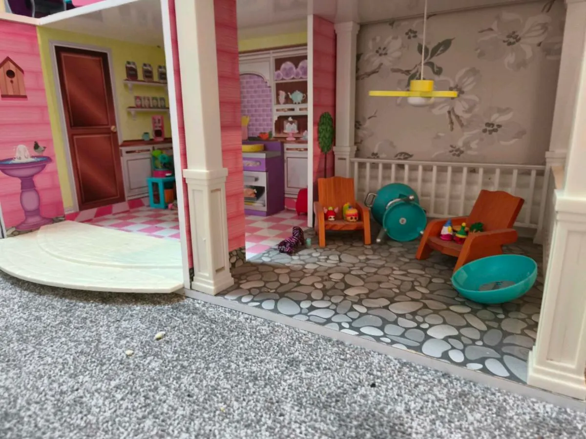Doll's house - Image 2