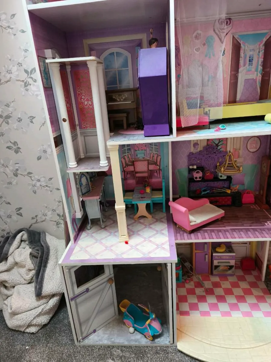 Doll's house - Image 3