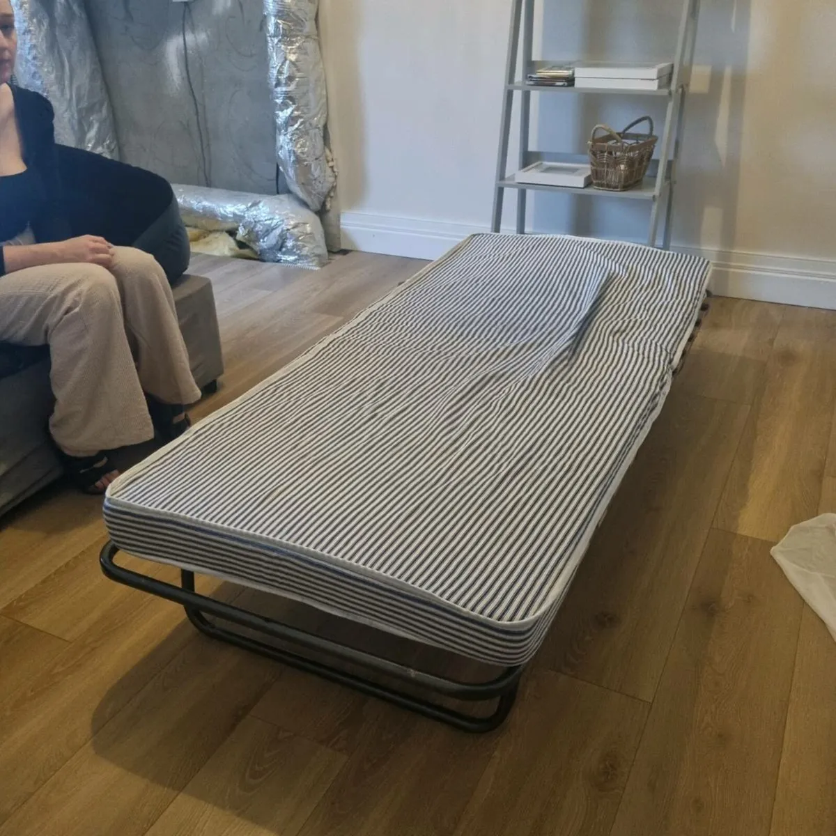 Fold up bed - Image 1