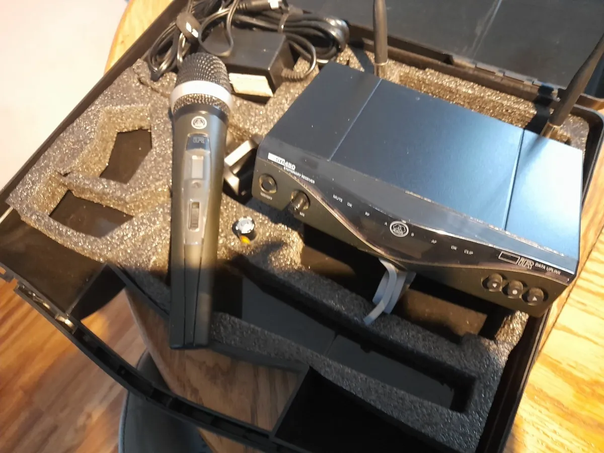 Akg stage mic wireless - Image 1