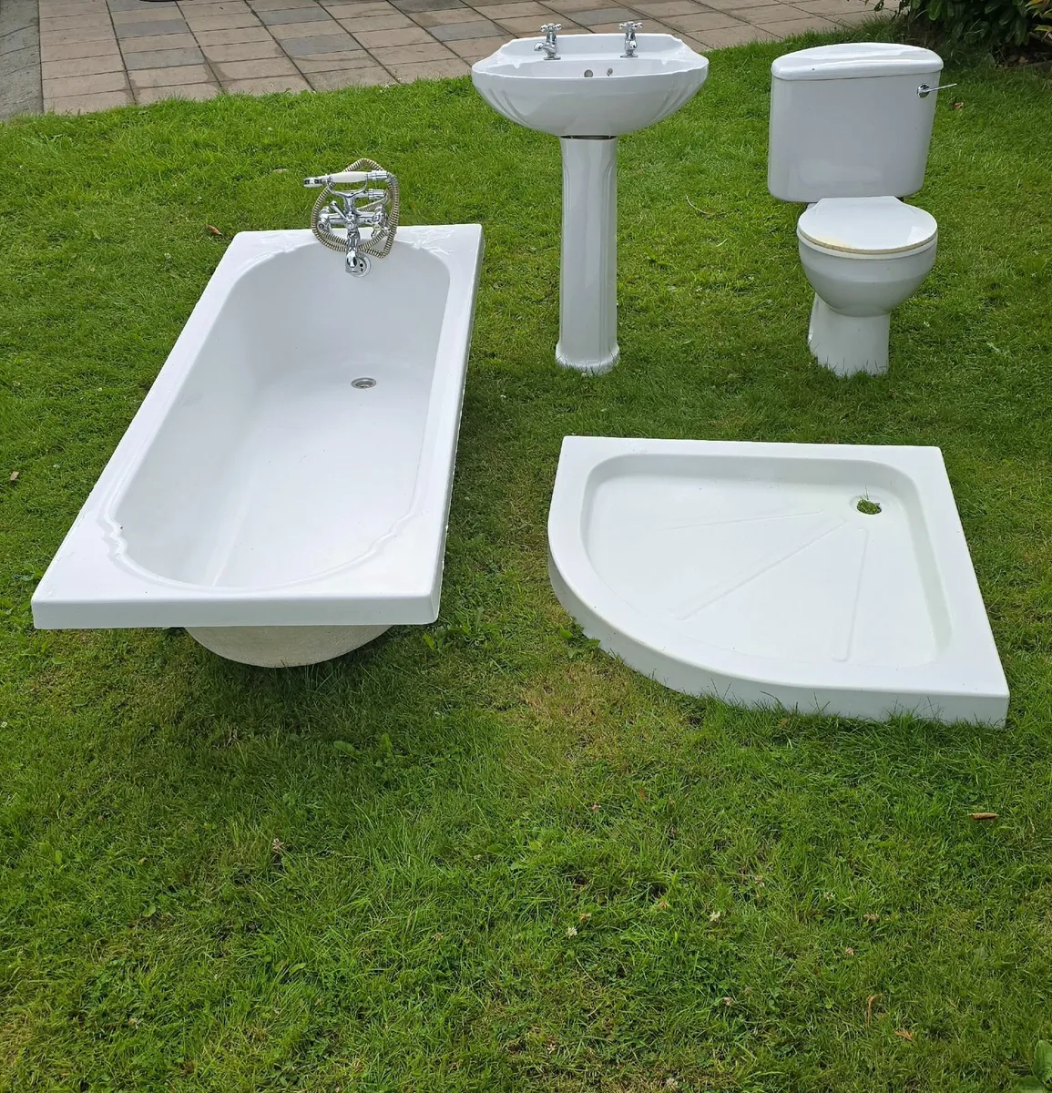 Bathroom Suite - White - Image 1