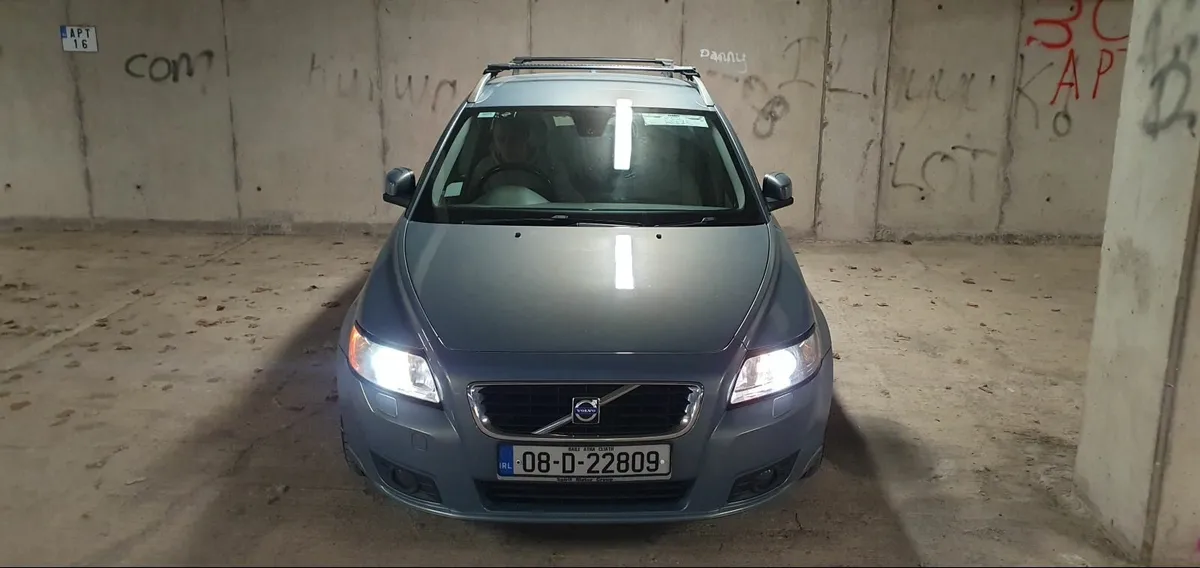 Volvo V50 2008 - Image 2