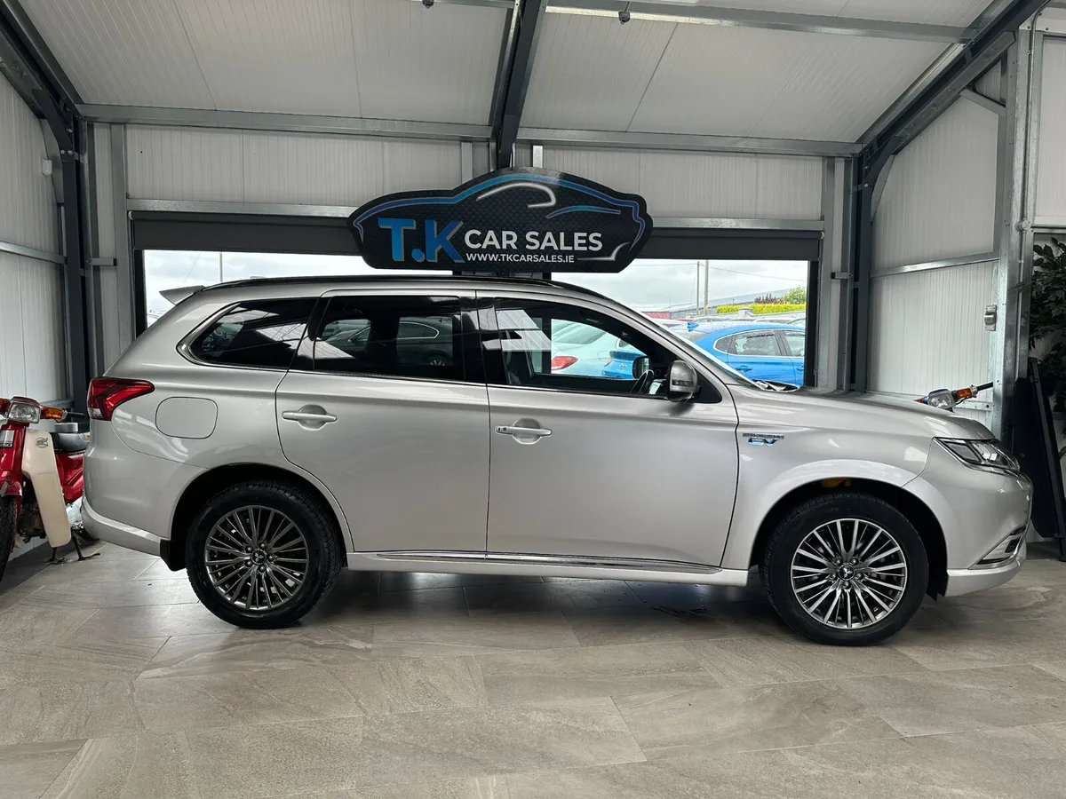211 MITSUBISHI OUTLANDER S EDITION - Image 4