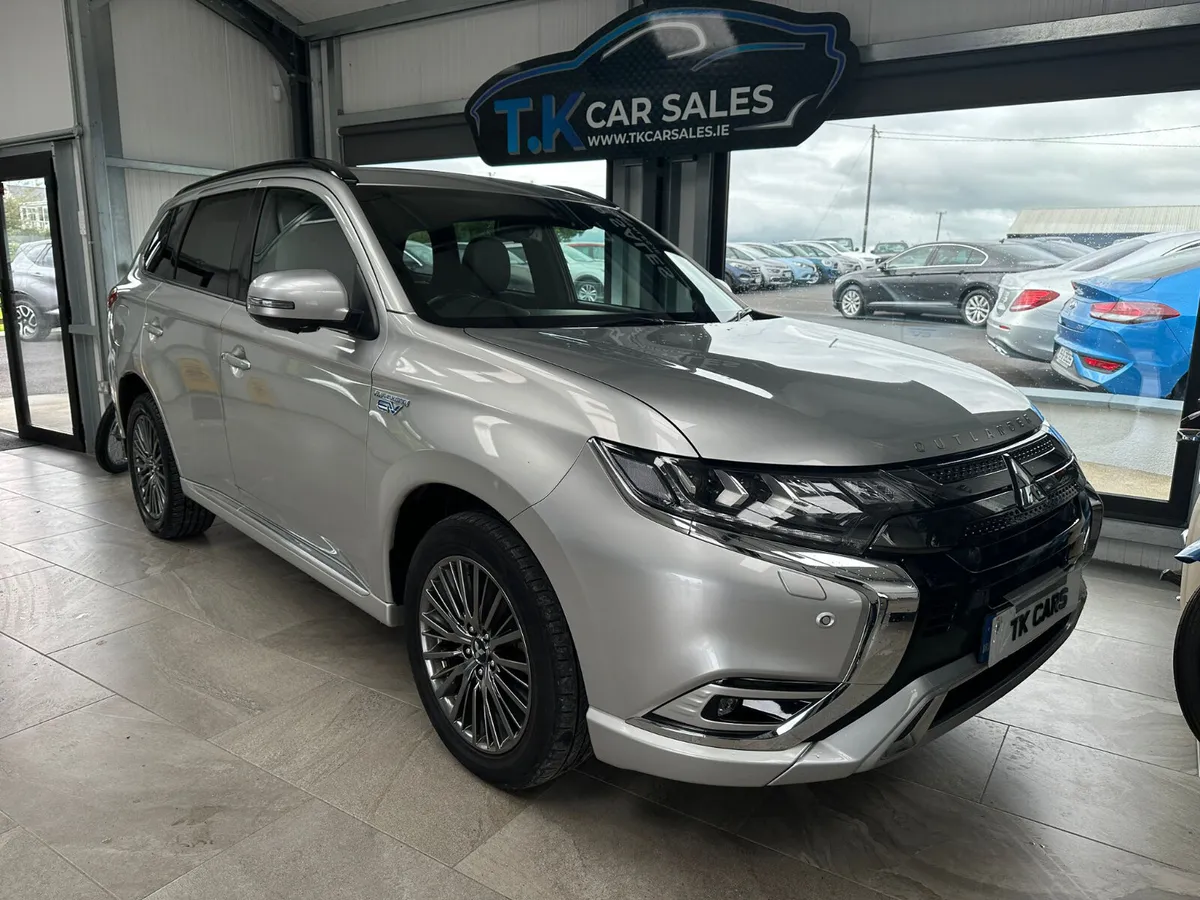 211 MITSUBISHI OUTLANDER S EDITION - Image 1