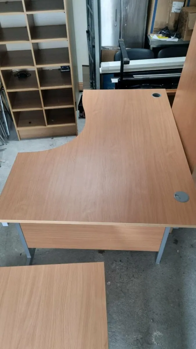 Desks/Chairs - Image 3