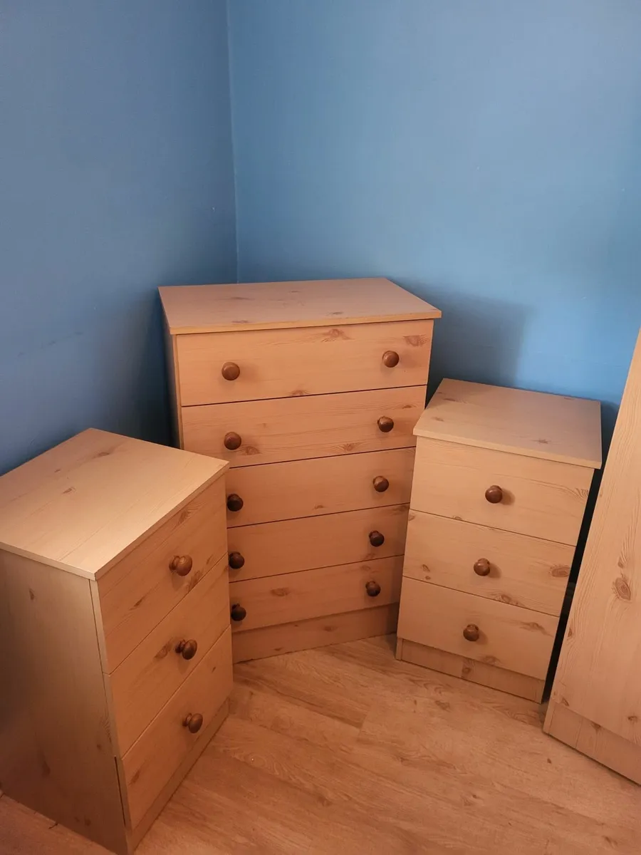 House contents - Image 1