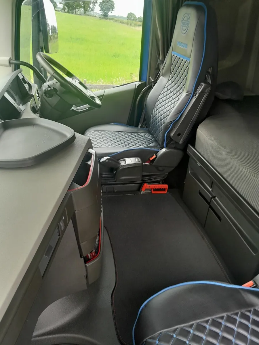 Volvo 2016 FH13 6×2, - Image 3