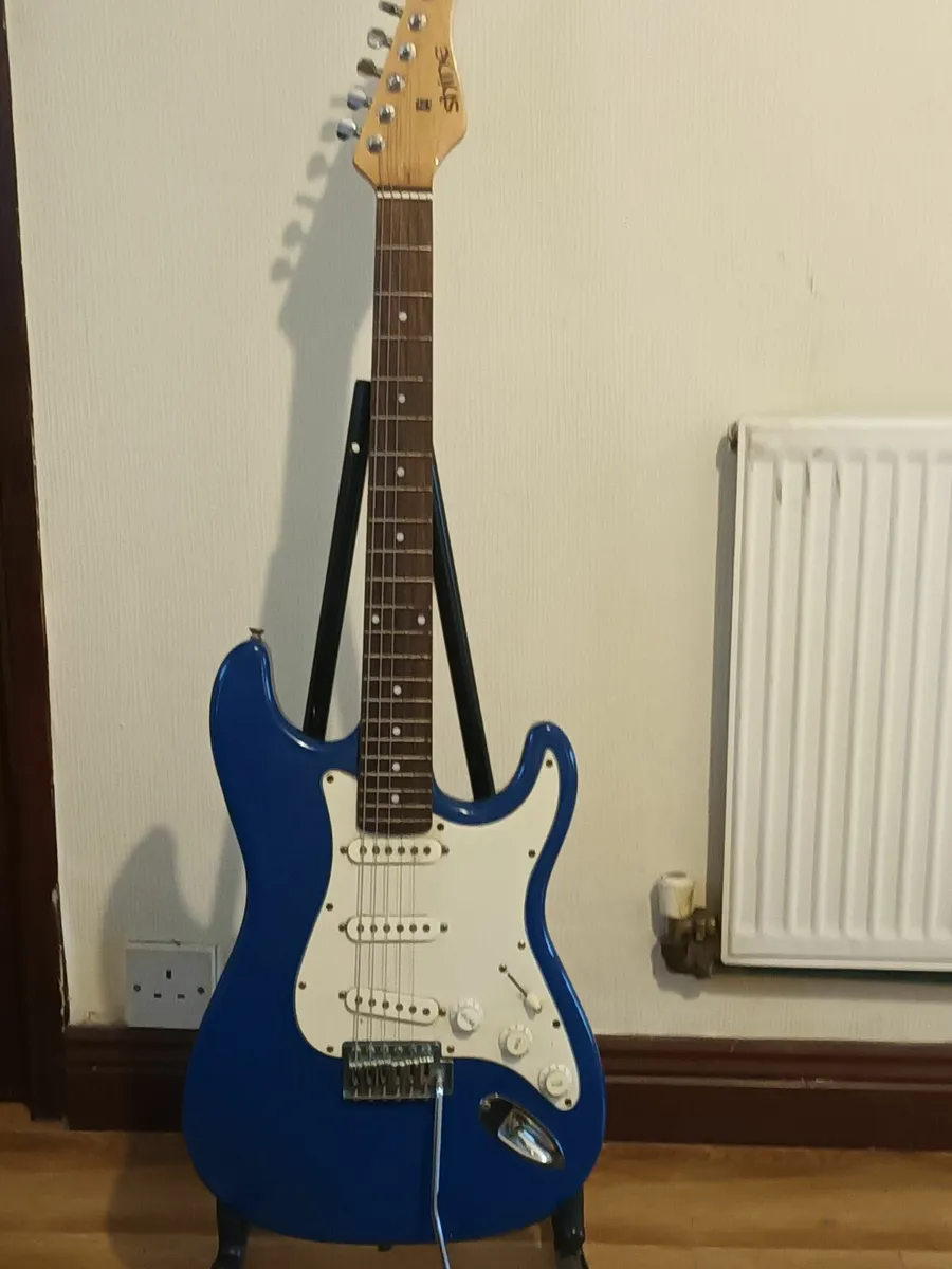 2 x  electric guitars - Image 1