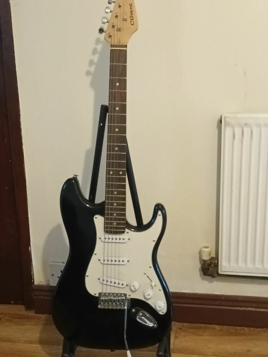 2 x  electric guitars - Image 2