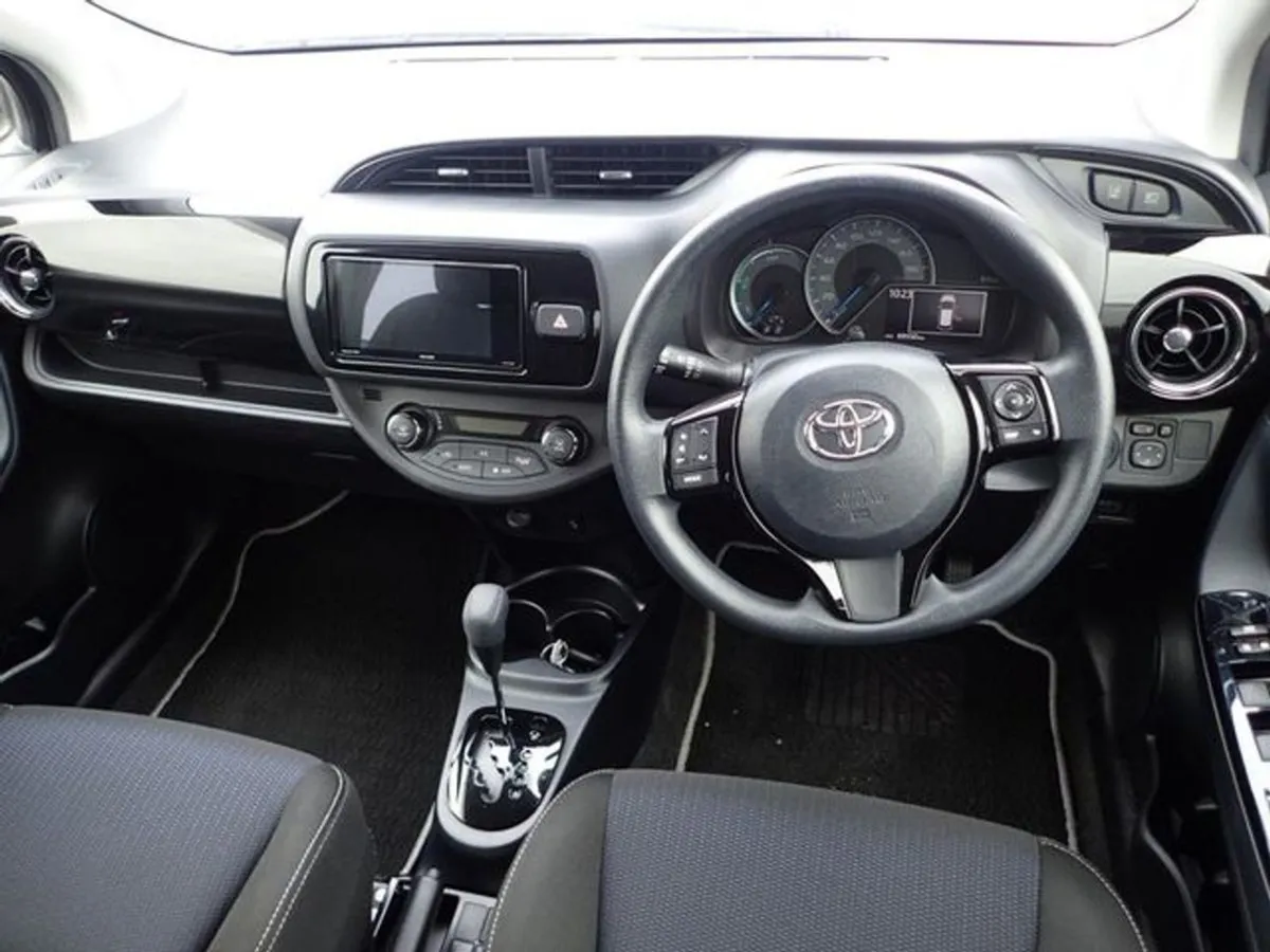 Toyota Yaris 1.5 Hybrid - Image 2