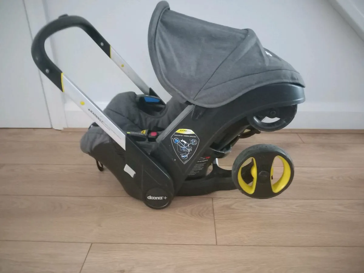 Doona car seat buggy with rain cover - Image 3