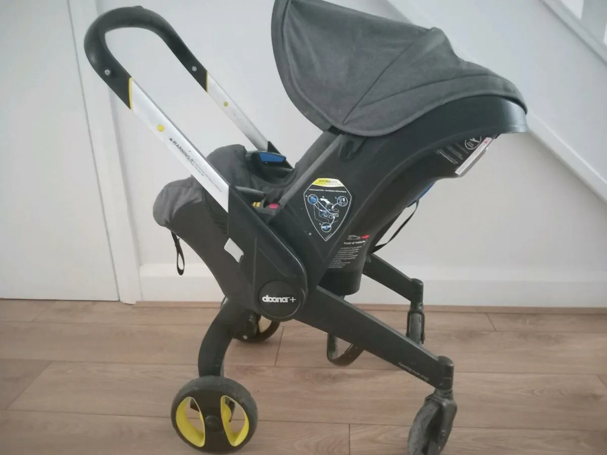 Doona car seat buggy with rain cover - Image 4