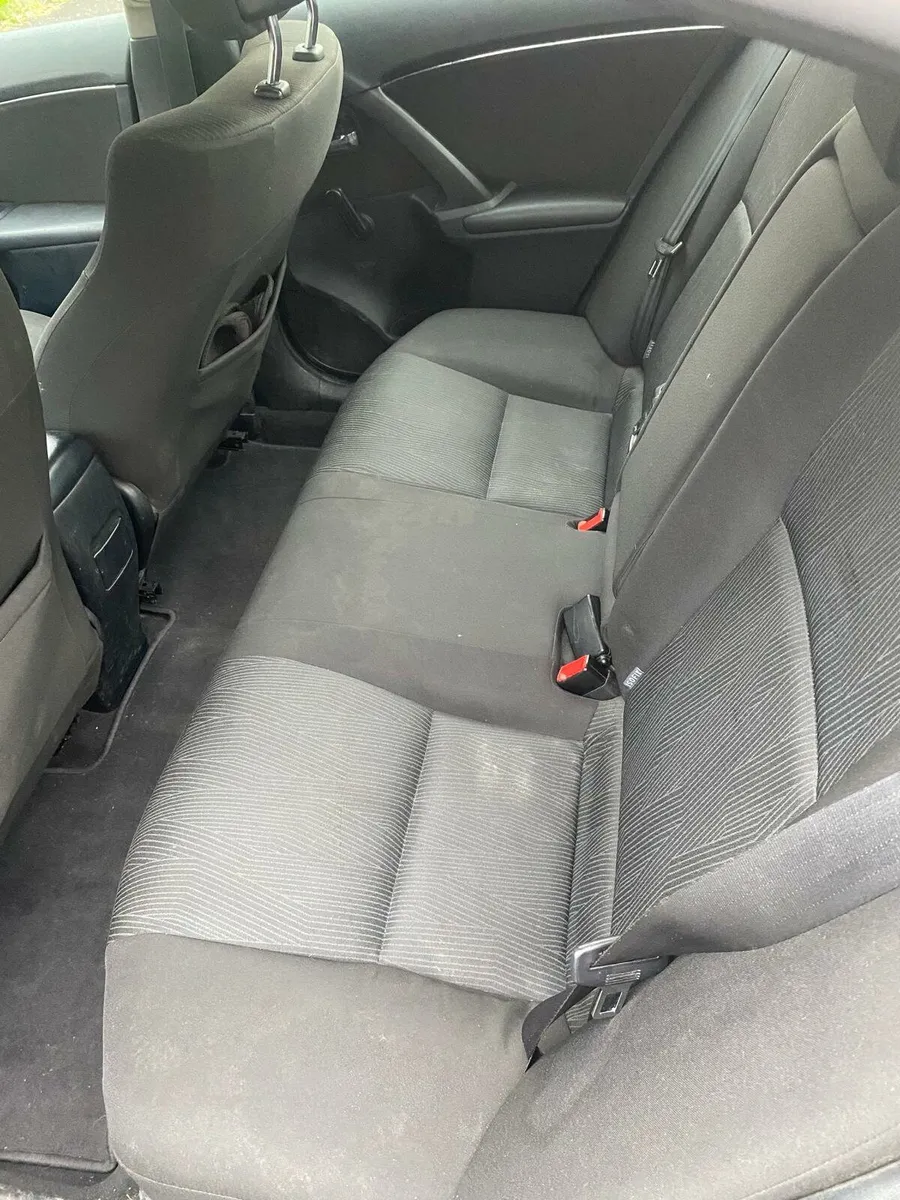 Toyota Avensis 2010 - Image 2