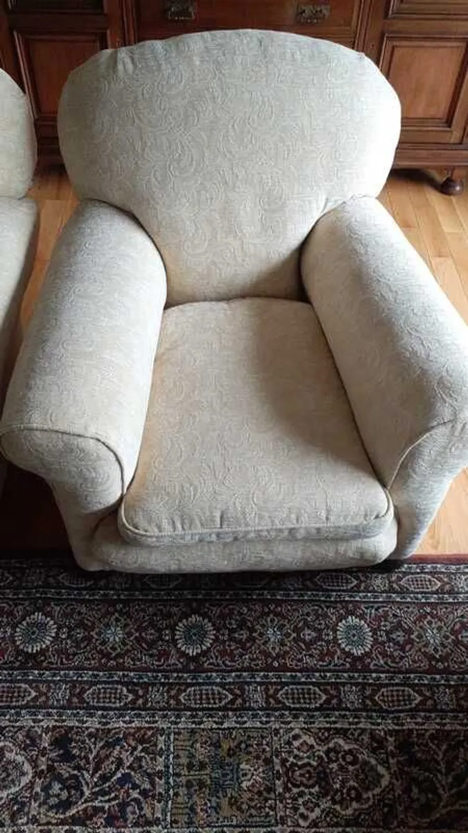 Rare Sitting Room suite with drop arm converting to day bed. - Image 4